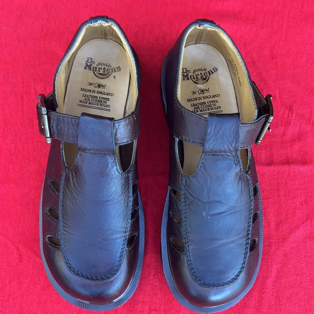 🏴󠁧󠁢󠁥󠁮󠁧󠁿 Vintage Dr. Martens MIE T-Strap Cut Out Mary Jane Loafers UK 5